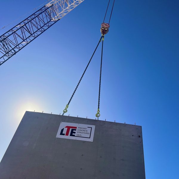 crane lifting precast